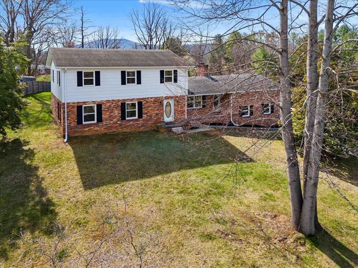 707 Wren Dr  