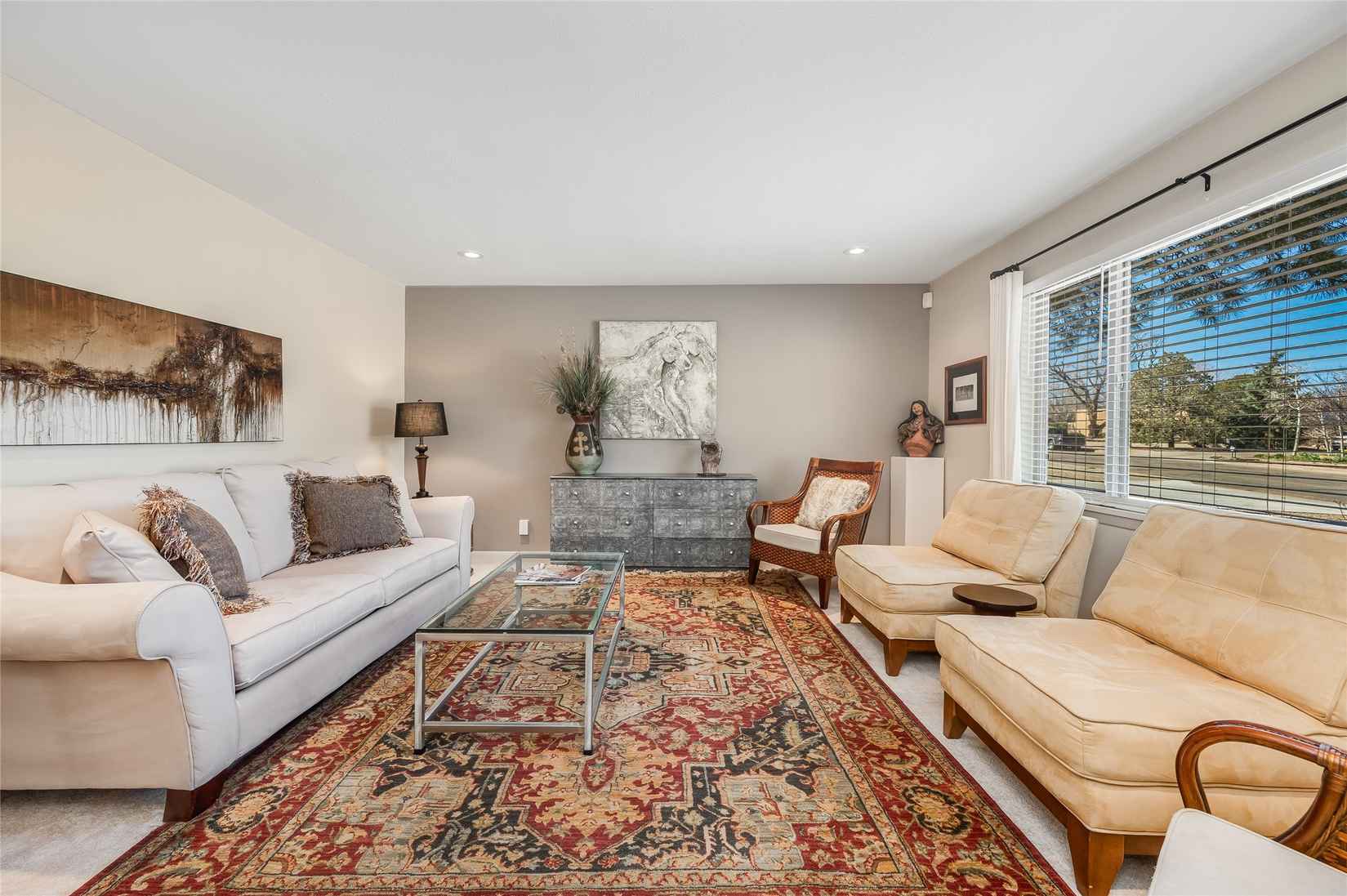 2501 Avenida De Isidro  