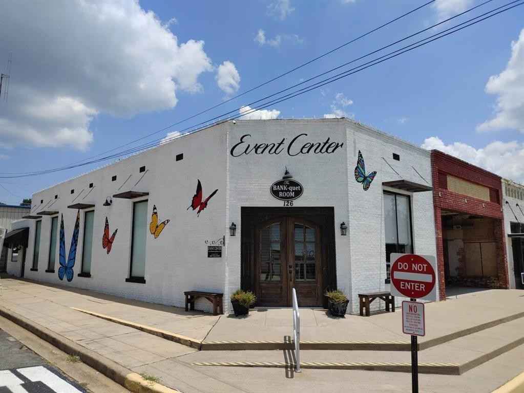 126 W Main St  