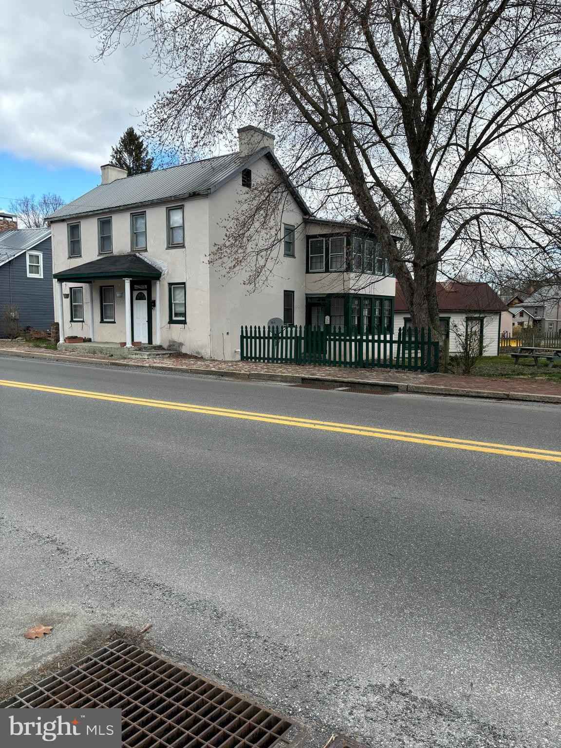 223 S MAIN St St  
