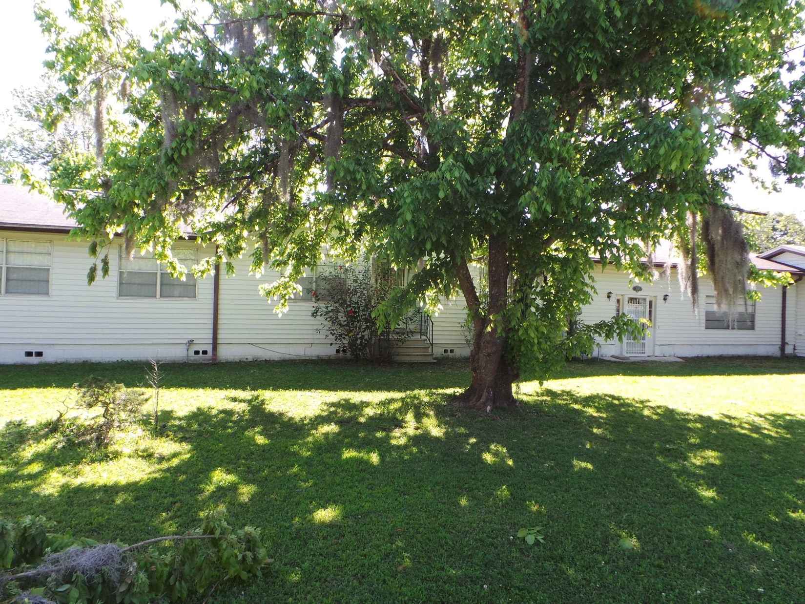 250 Crescent Lane ( with Pool)  
