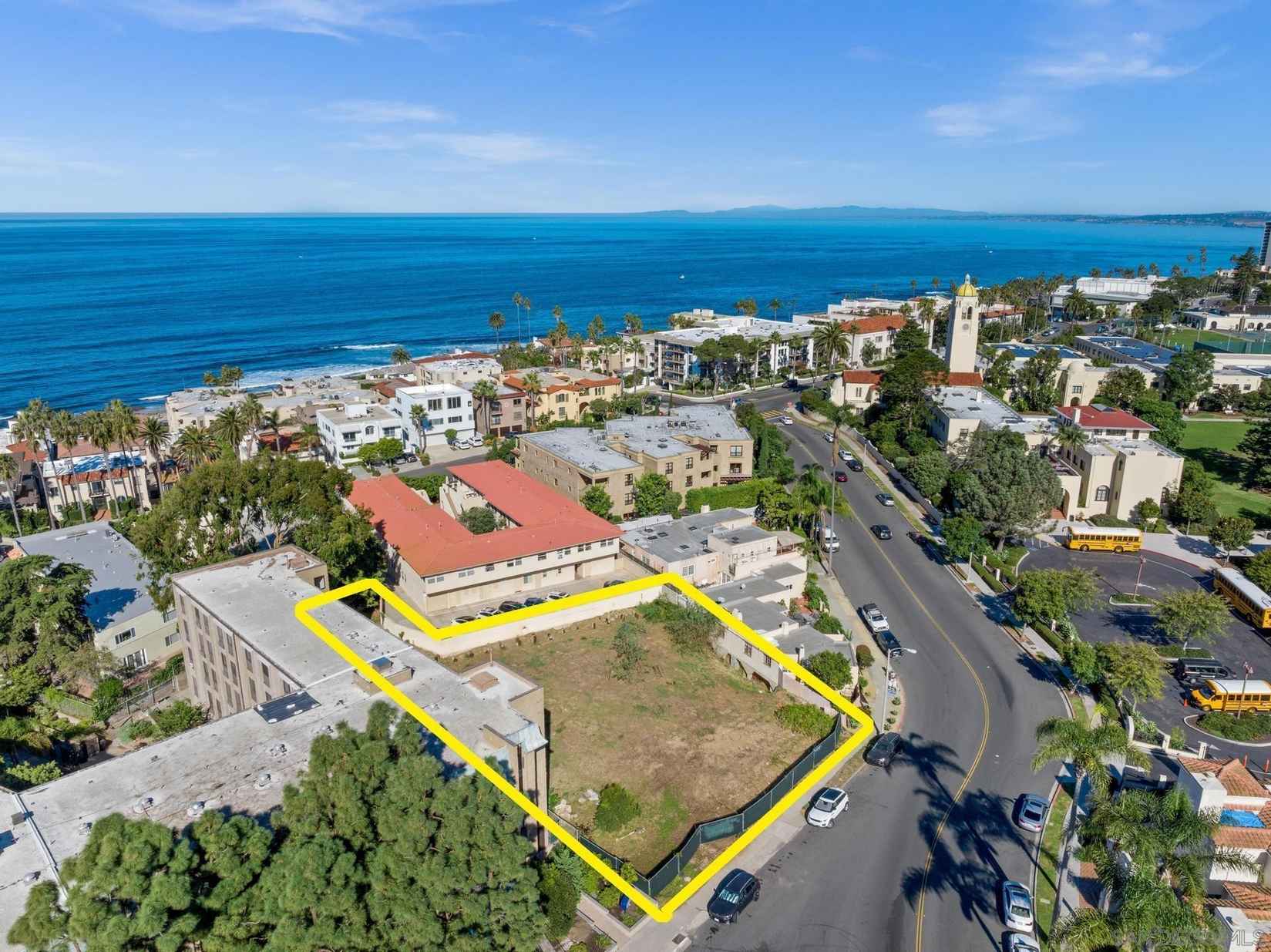 7570-90 La Jolla Blvd  