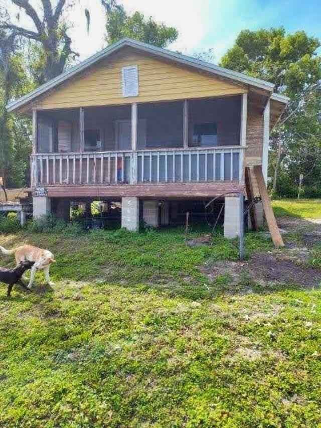 562 SW Orange Ave  