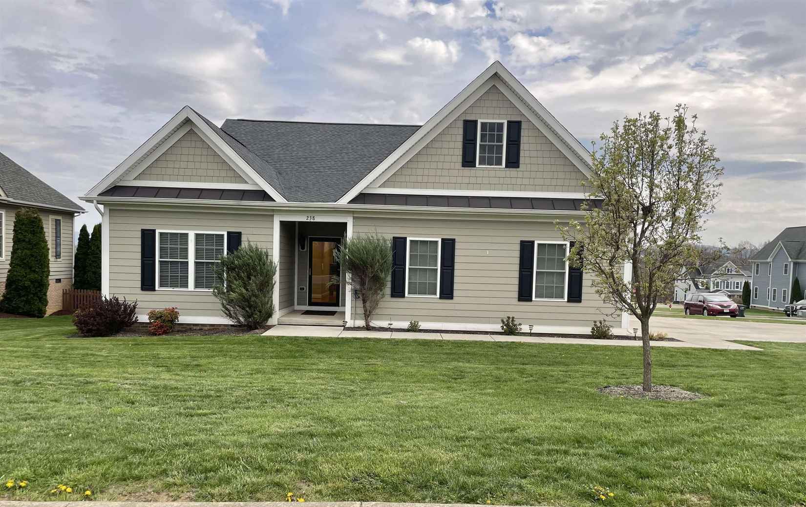 238 Windsor Dr  