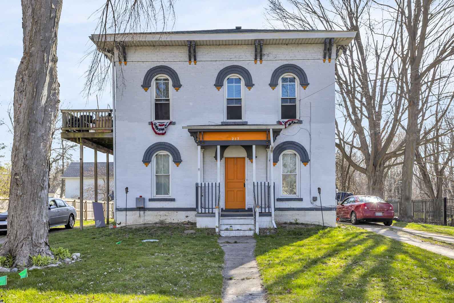 217 N Lk St  