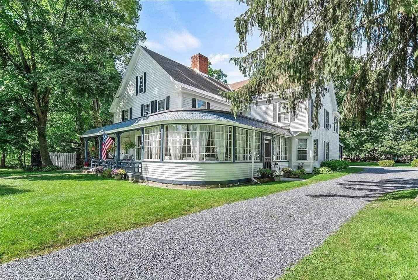 722 Main St  