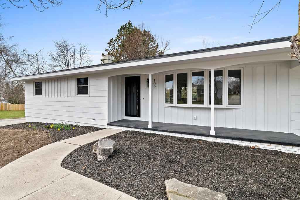 109 N 17th Dr  