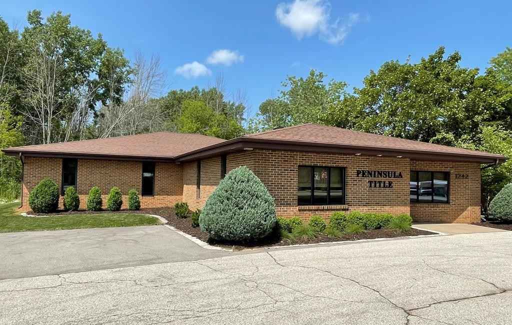 1242 Green Bay Rd  