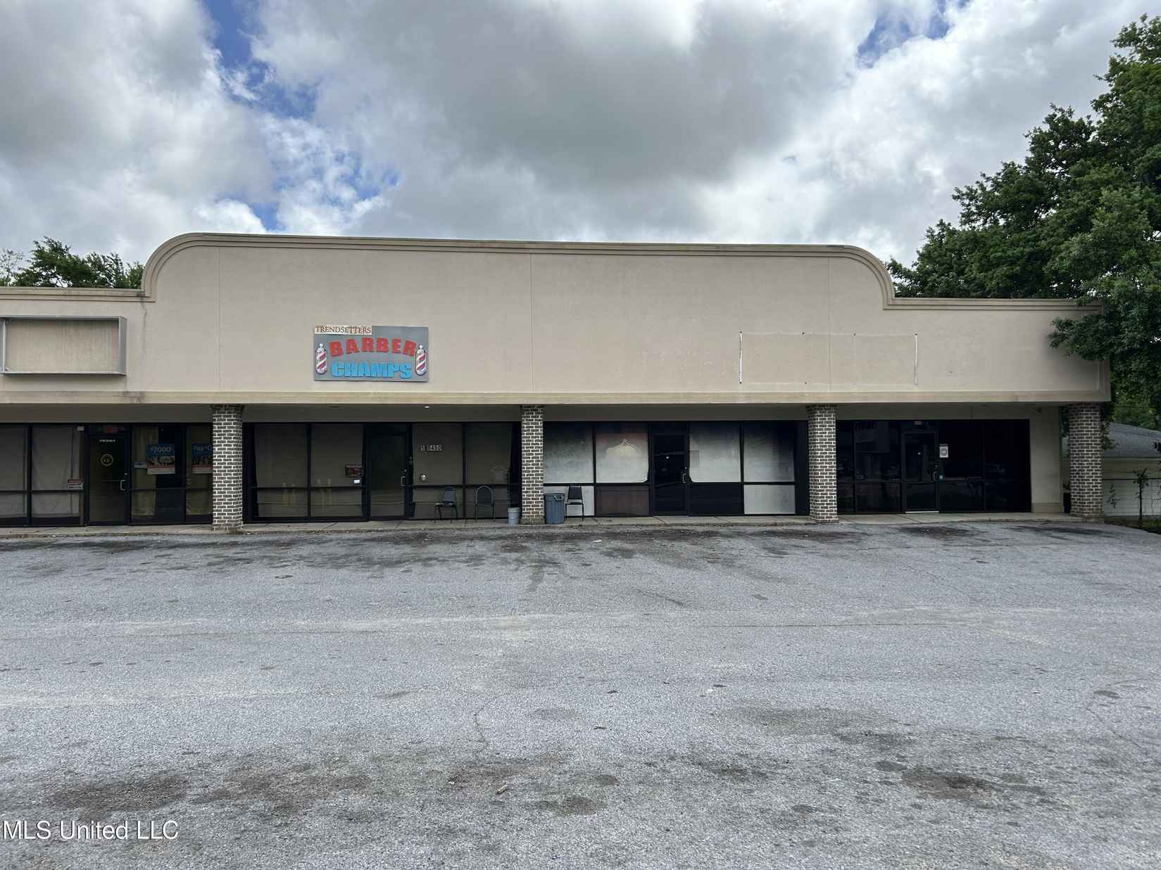 4104 Main St  