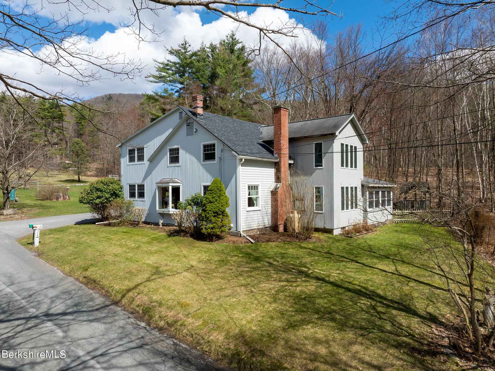 924 HENDERSON RD  