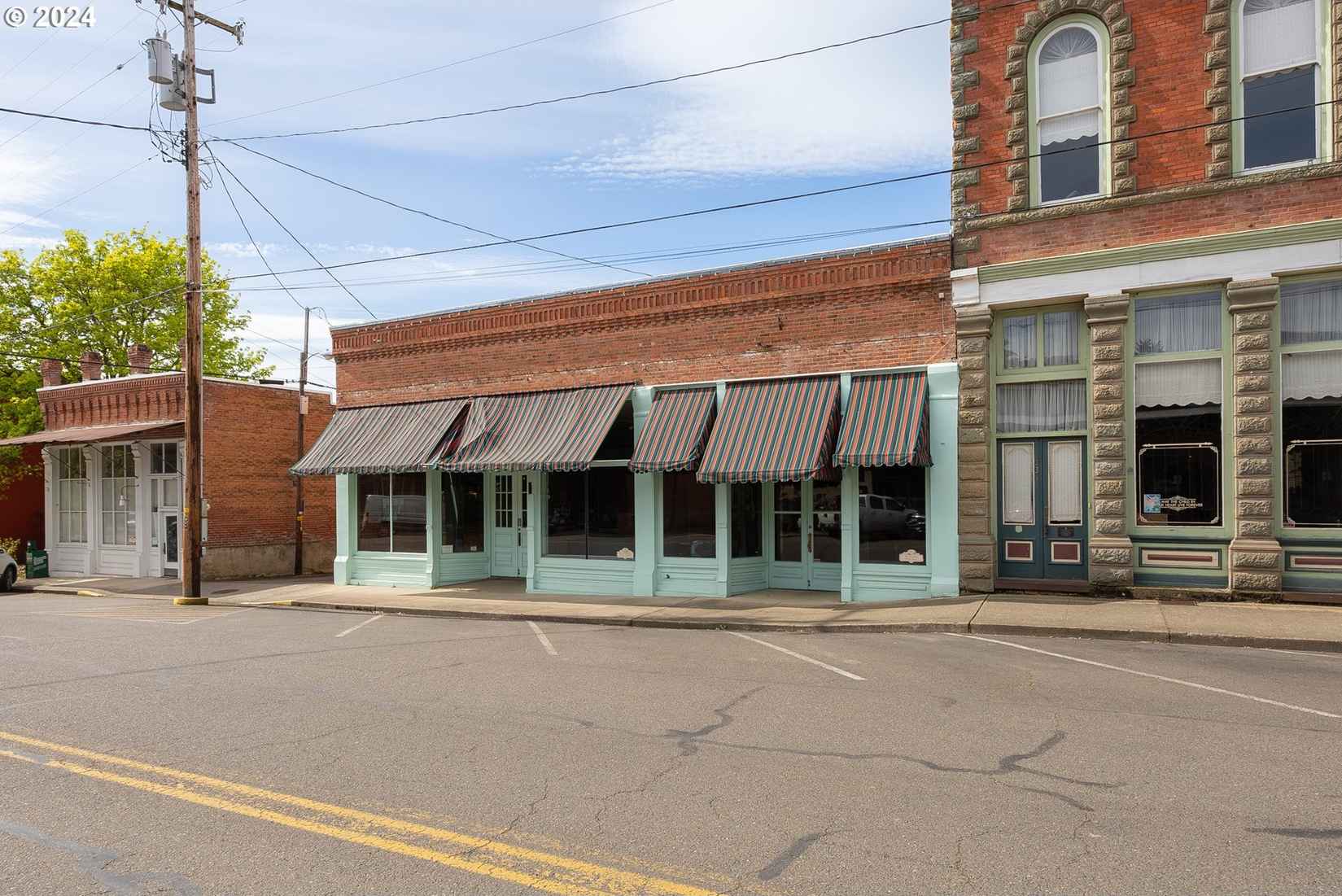 115 NE LOCUST ST  