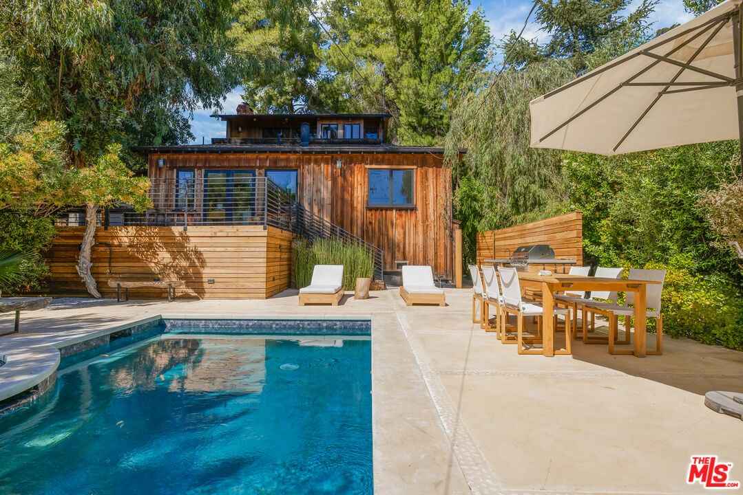 2233 Topanga Skyline Dr  