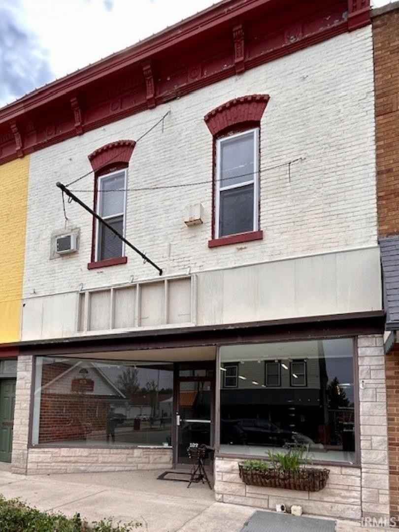 107 S Main St  