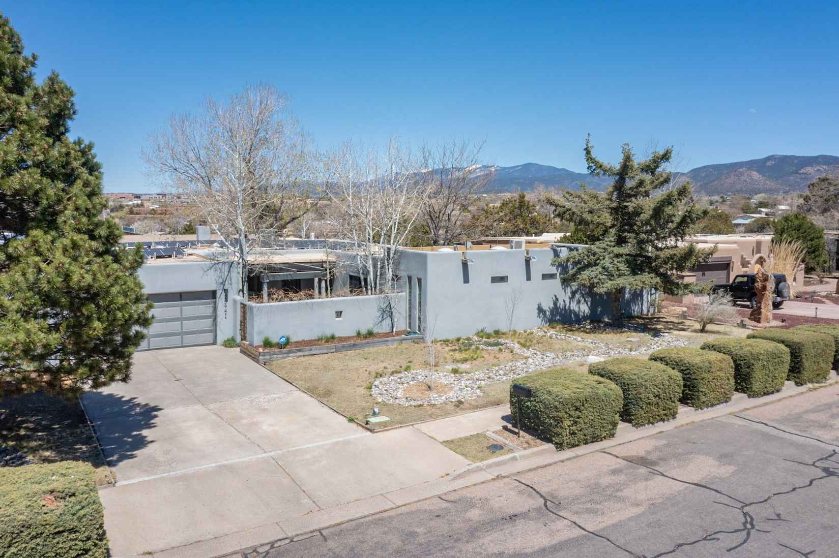 2594 Avenida de Isidro  