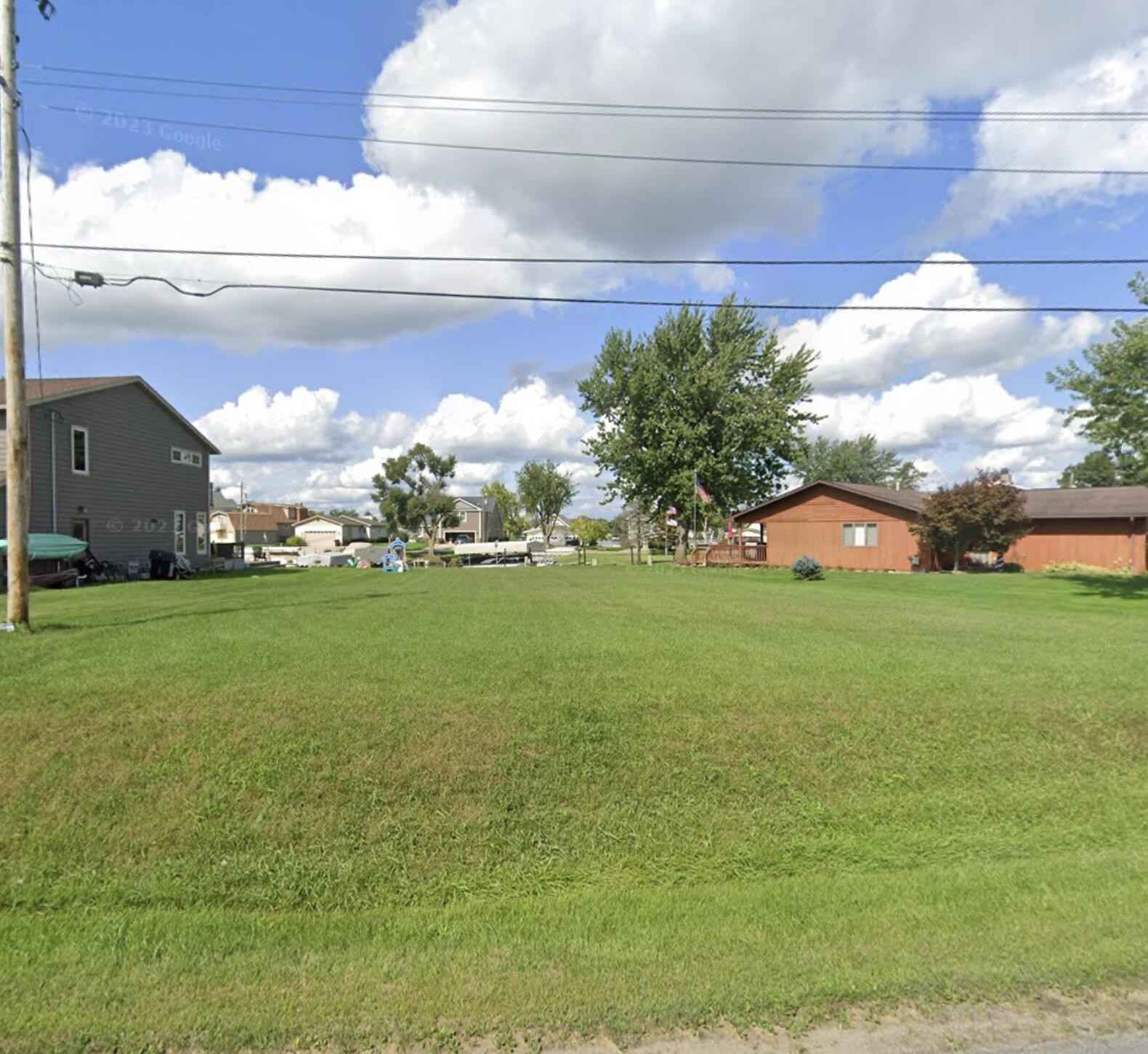 118 N GRAND POINTE DR  