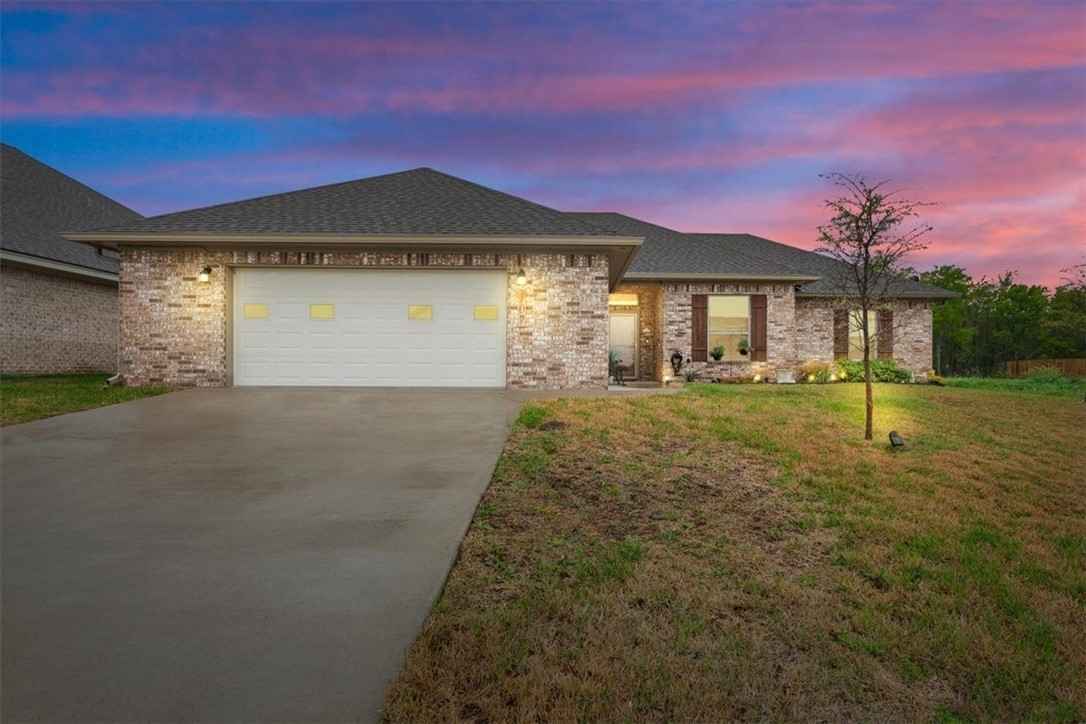 107 Indian Trails Rd  