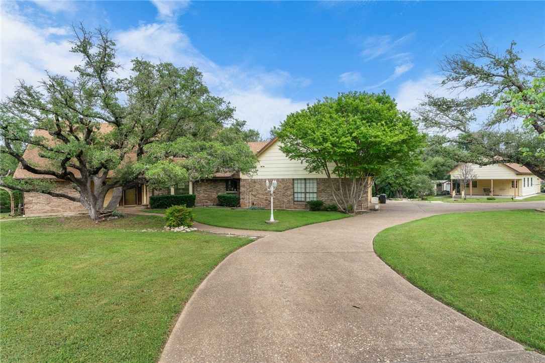 1911 McLennan Xing Rd  