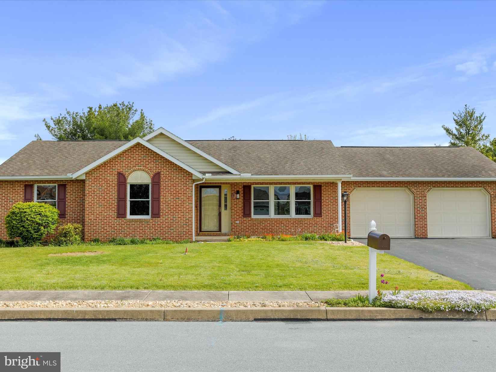 83 PARKWOOD Dr  
