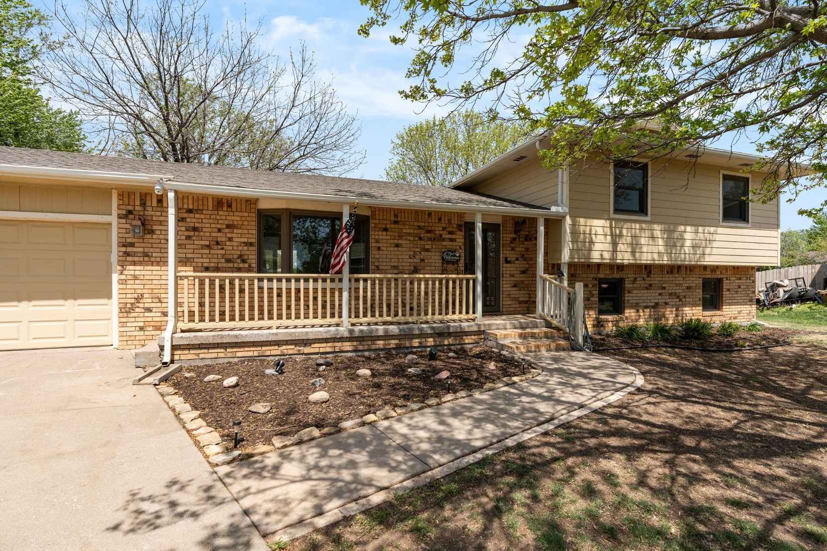 3304 N Huntington Ct  