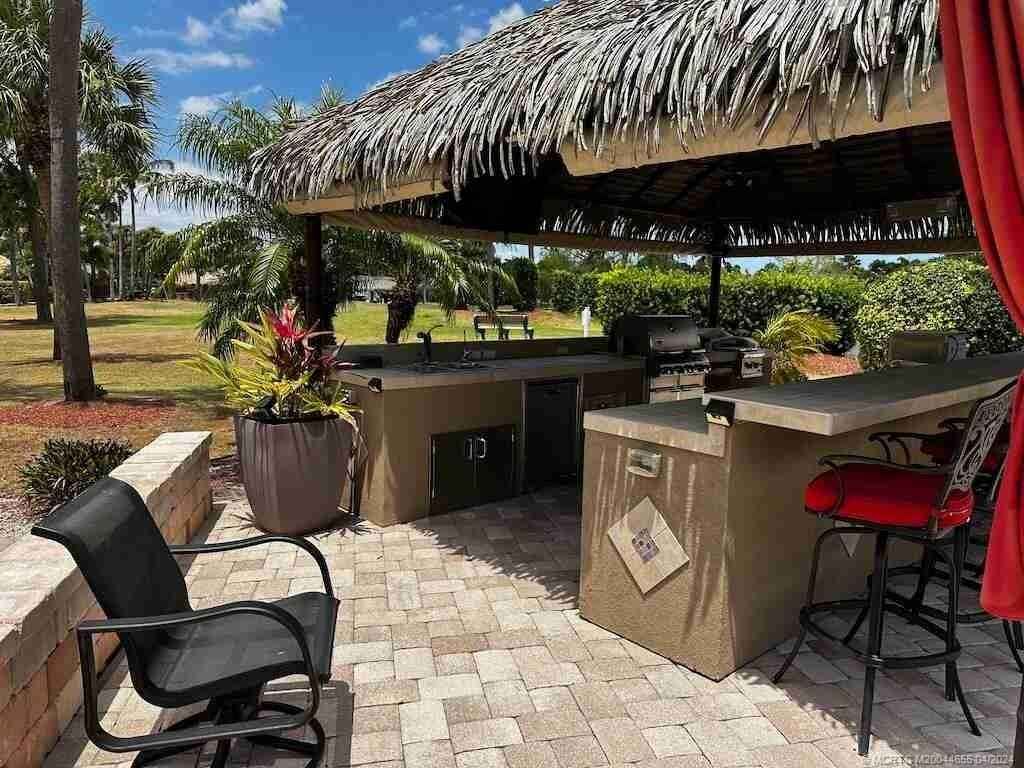 441 NW Sandtrap Ln  