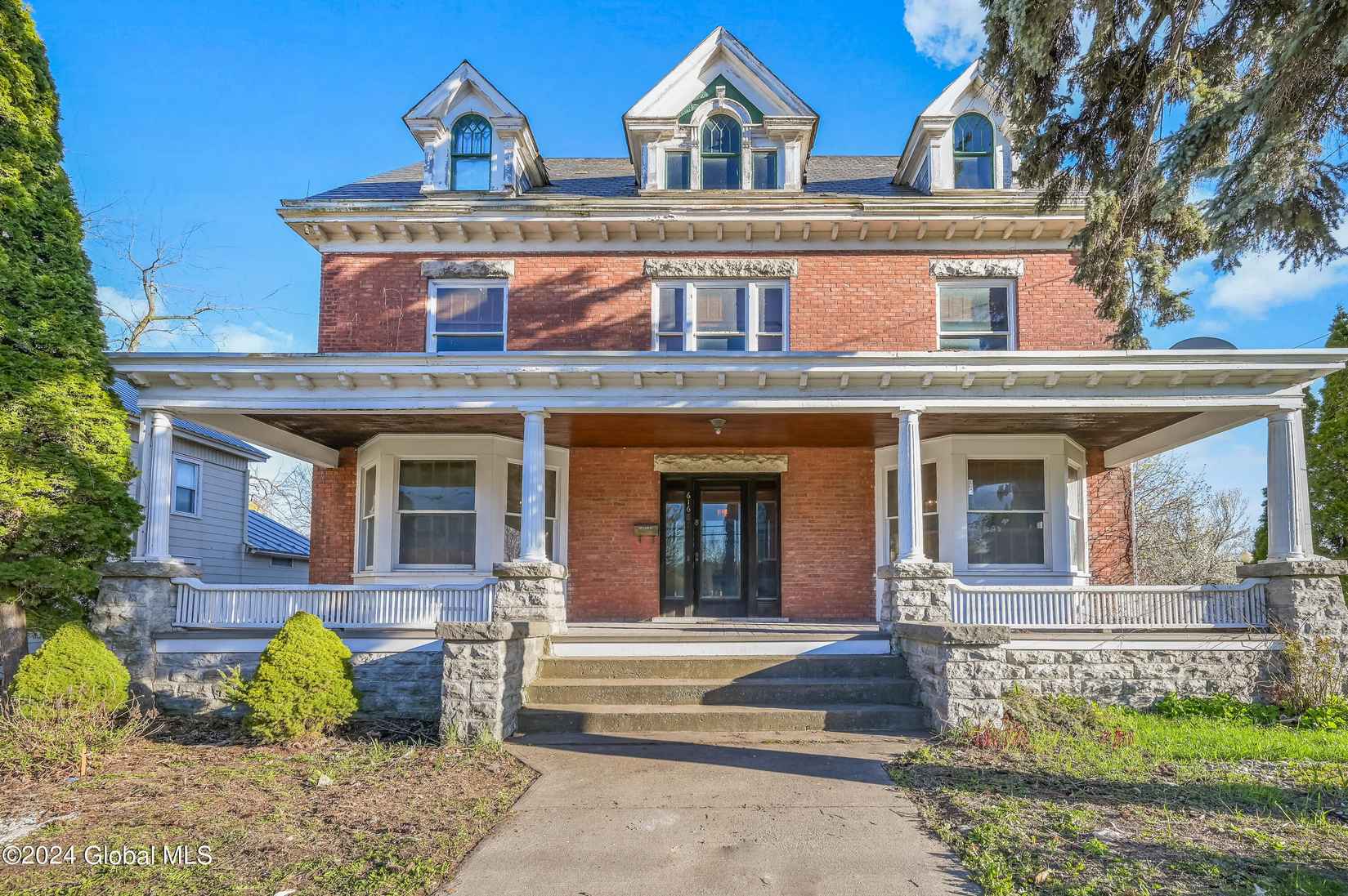 616 E Main St  