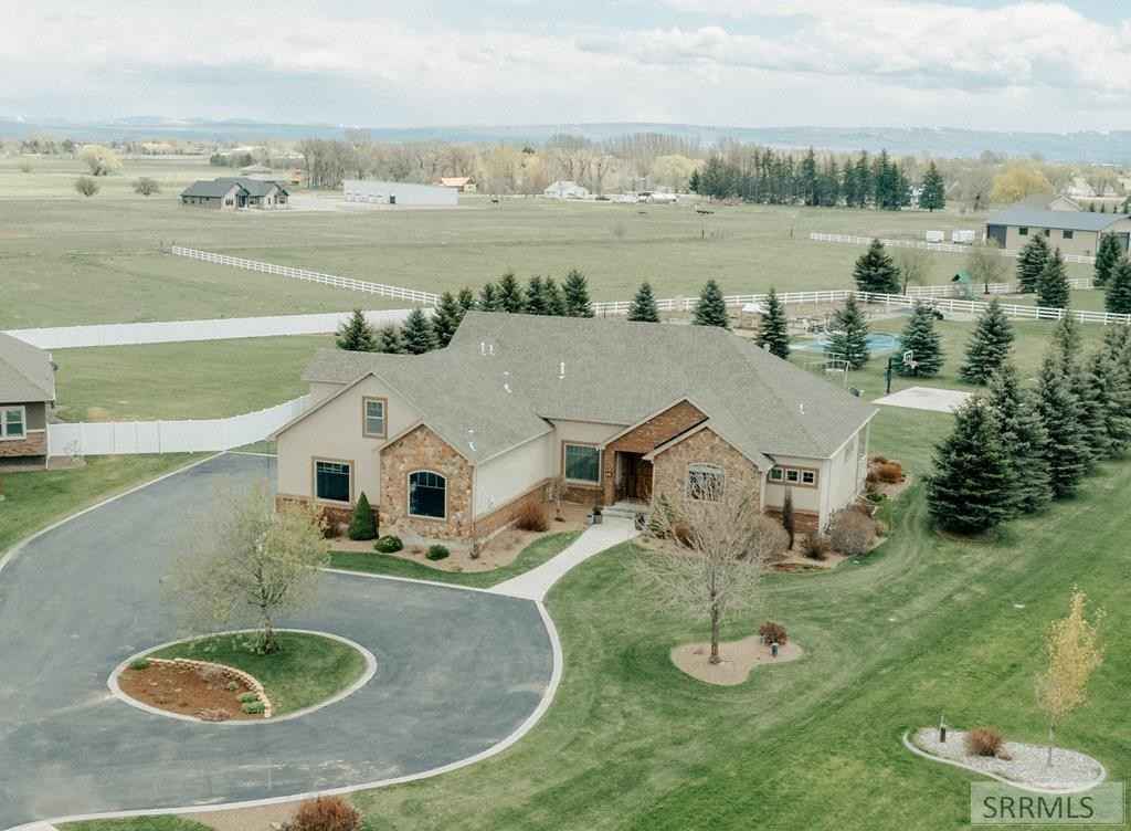 7918 N Riverfront Dr  