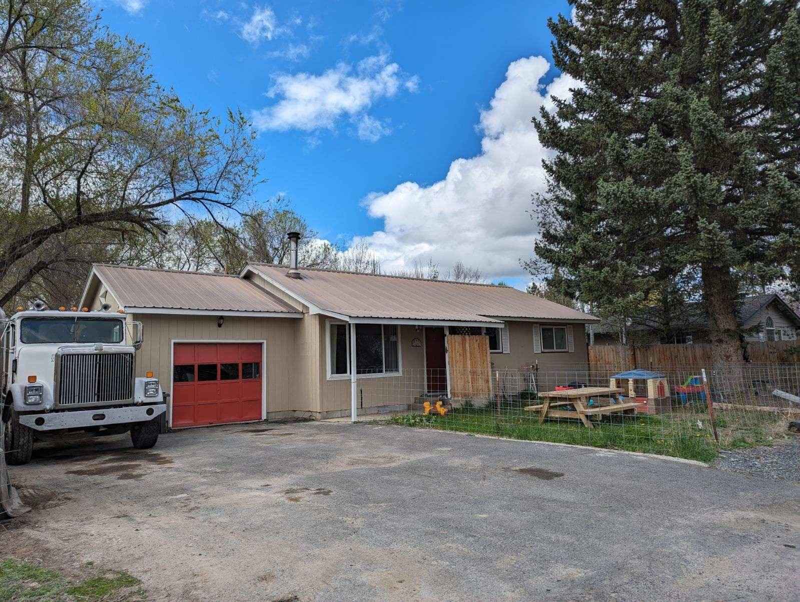 128 S Milwaukie Ave  