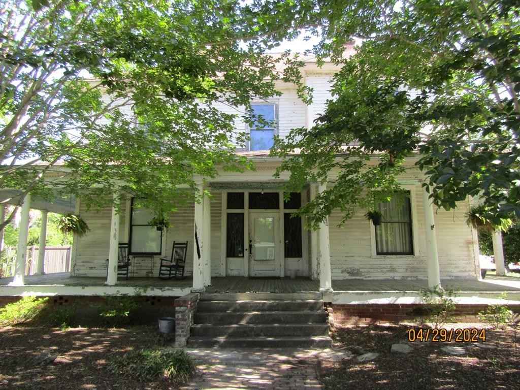 354 NW Bennett St  