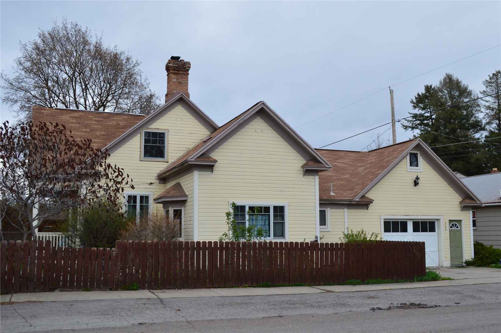 733 4th Ave W  