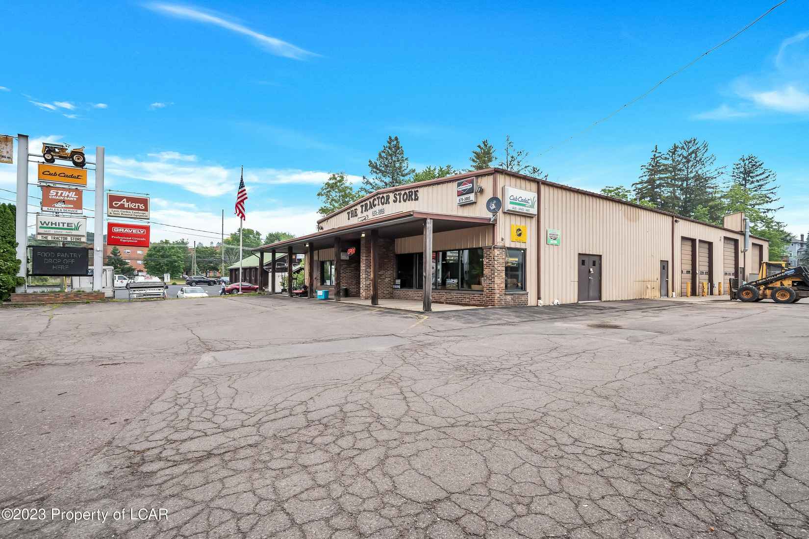 2965 Memorial Hwy  