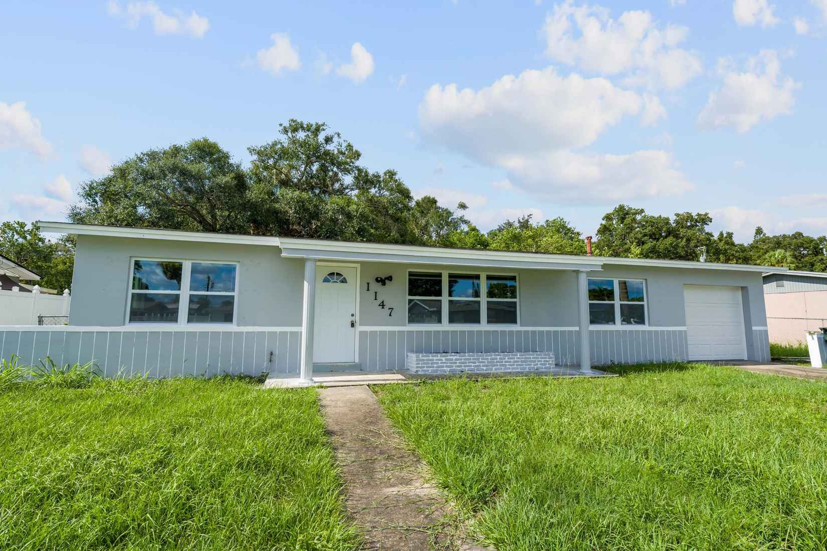 1147 Manatee Dr  