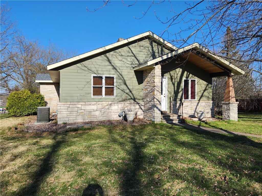 303 Hilltop Dr  