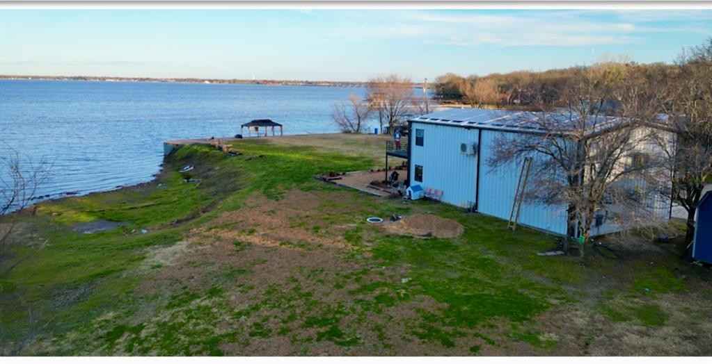 716 Lakeshore Dr  