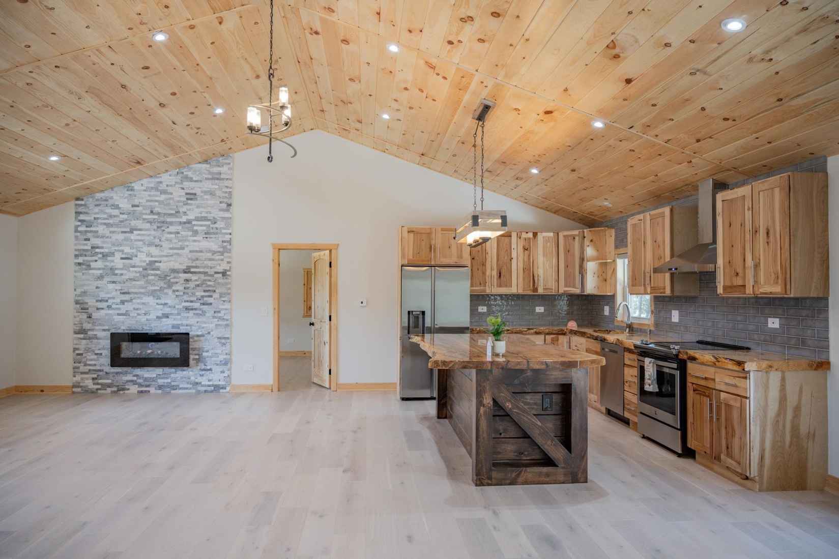 N11179 17th Ave  