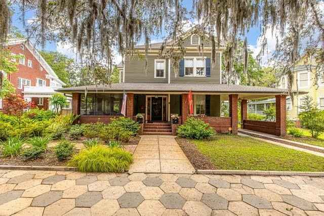 821 Un St  