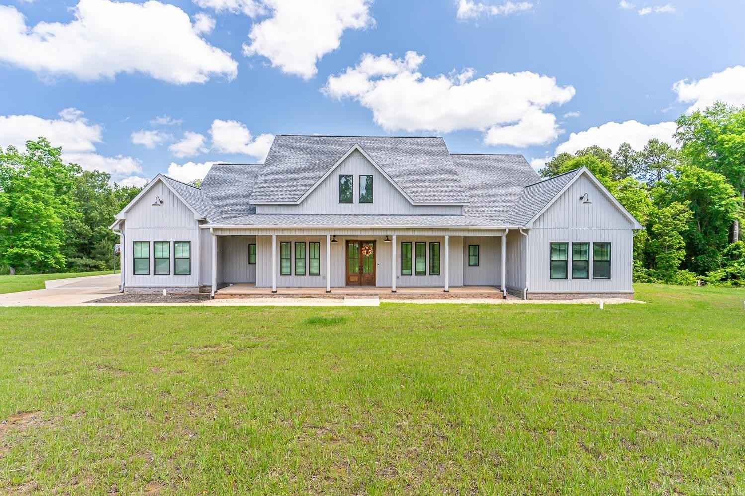 3051 Comanche Ave  