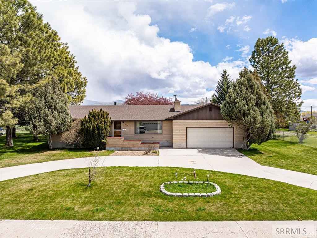 244 N 4th E  