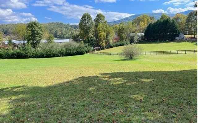 105 Meadow Brooke Ln  