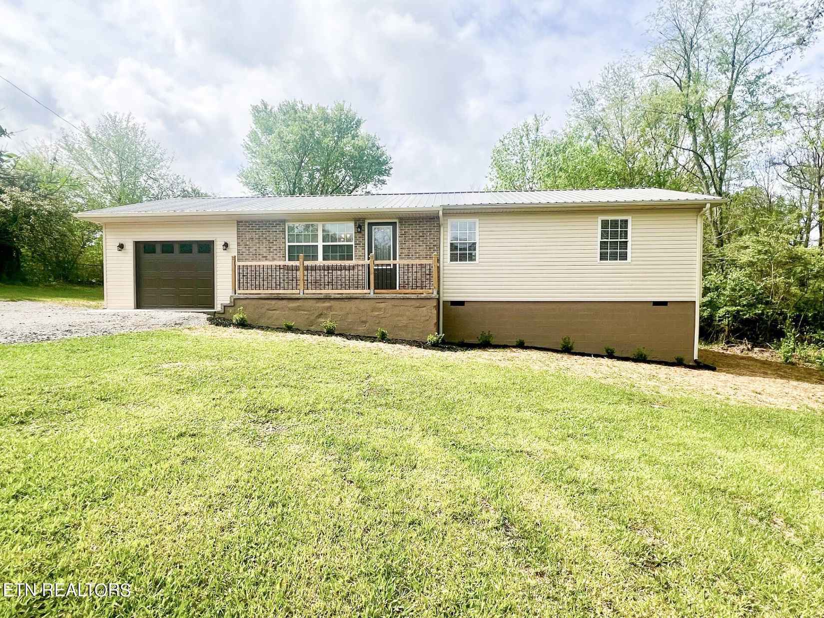 745 Hillcrest Dr  