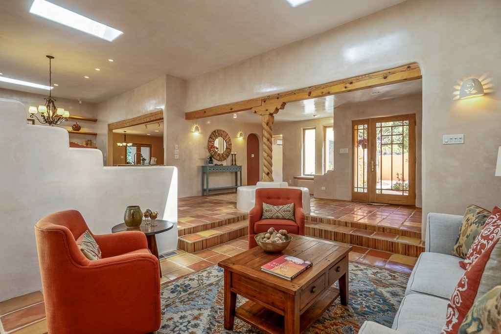 1008 Sangre De Cristo  