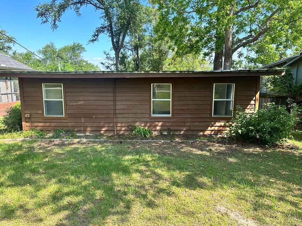 2816 Lakeview Dr  
