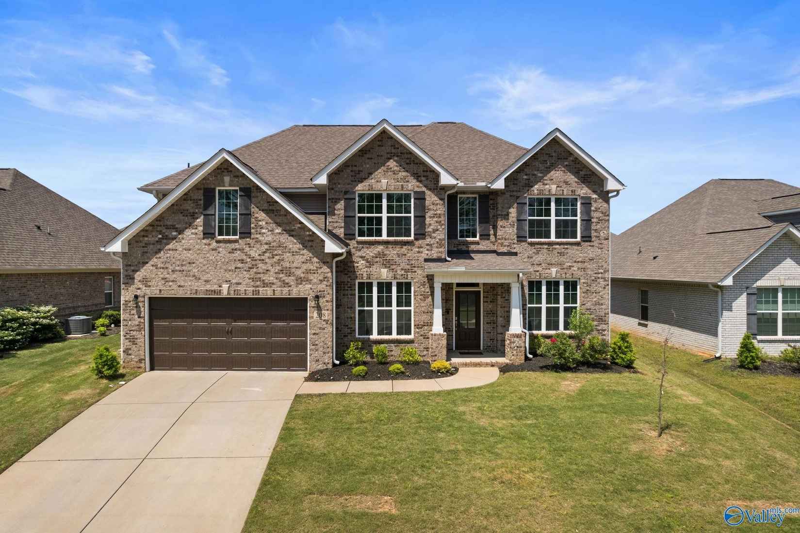 208 Dustin Ln NW  