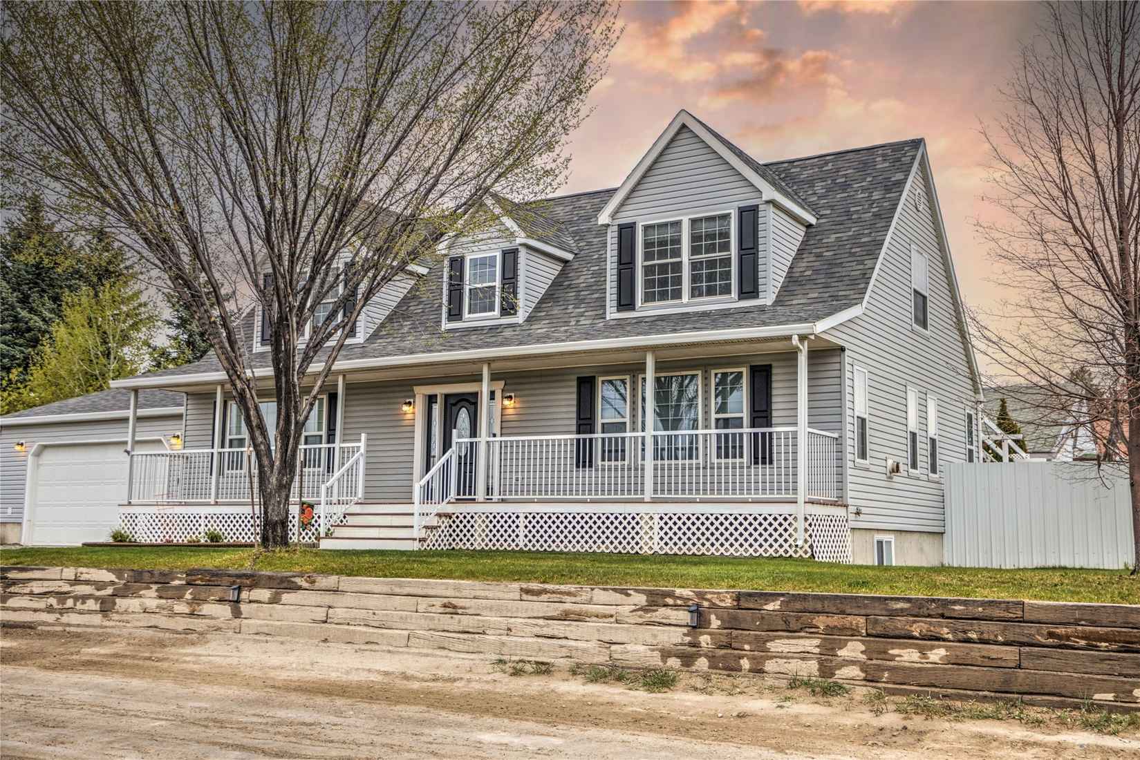 2201 Gold Ave  