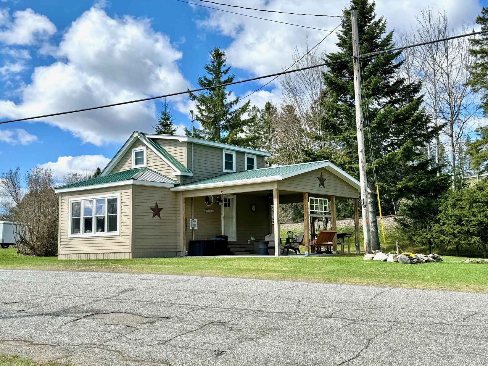 70 Lakeside Ln  