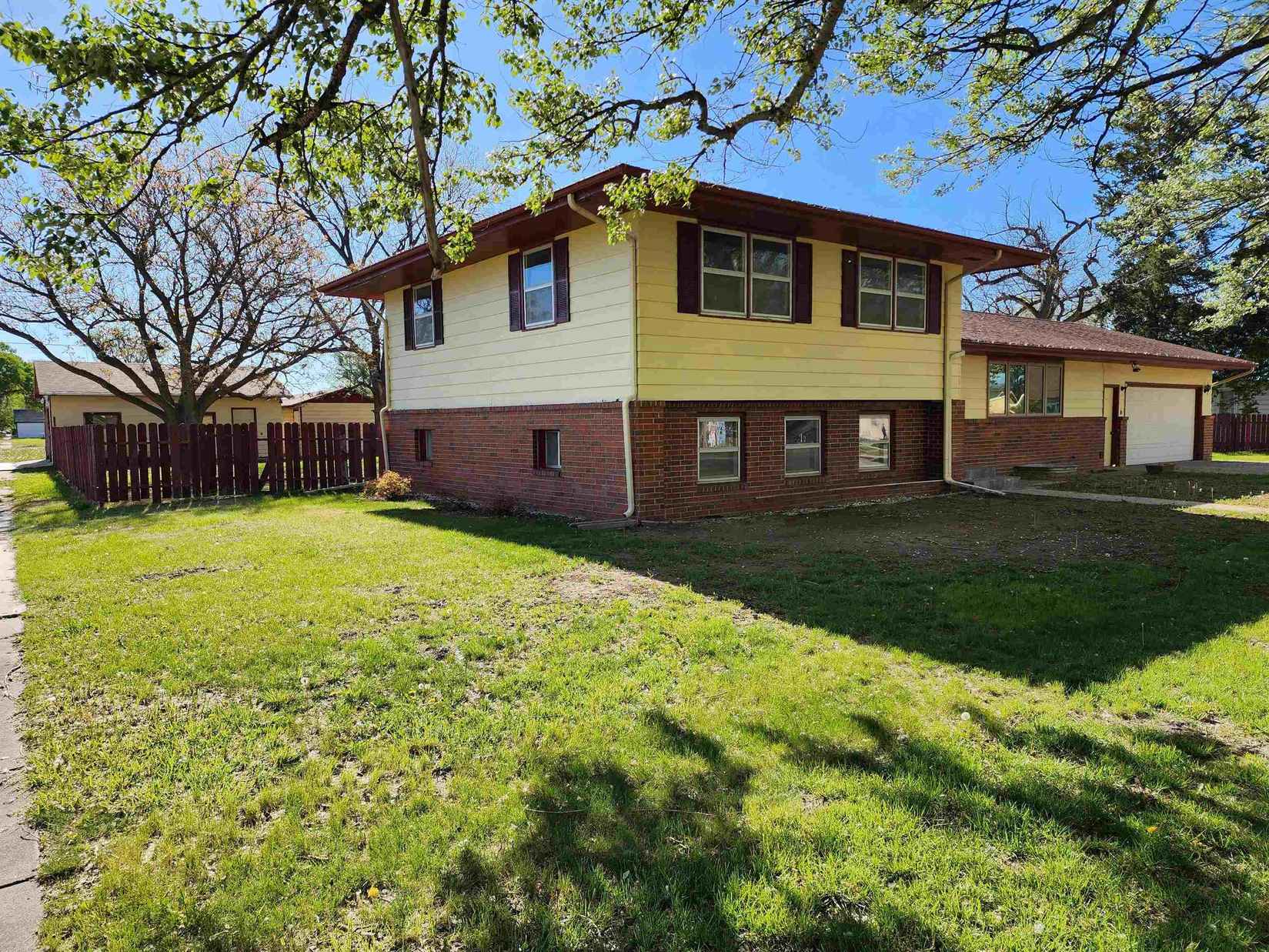 301 S Kansas  