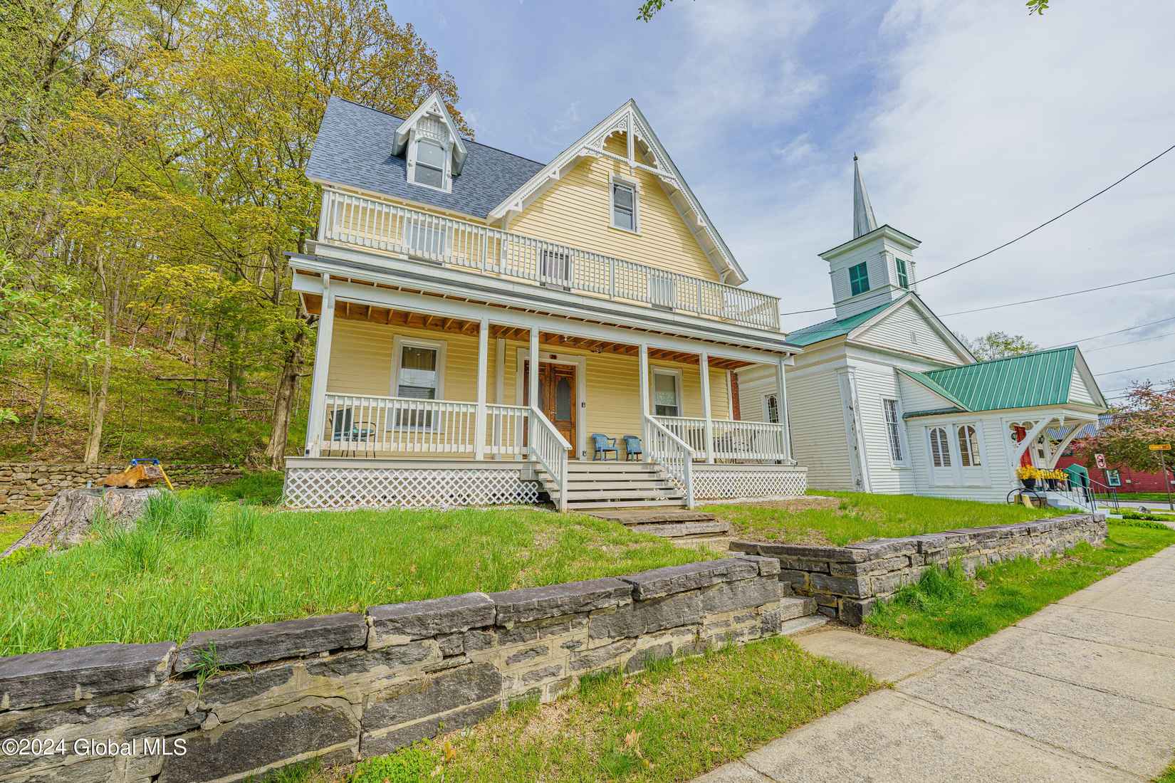 28 Main St  