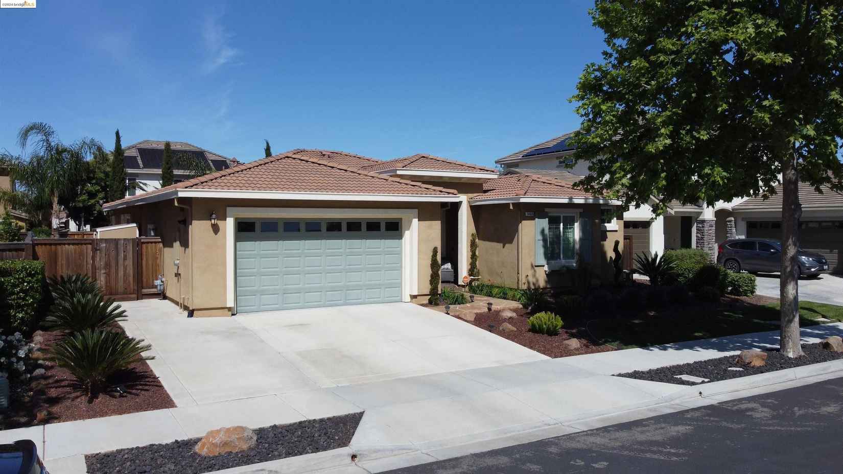 1405 Ridgefield Ct  