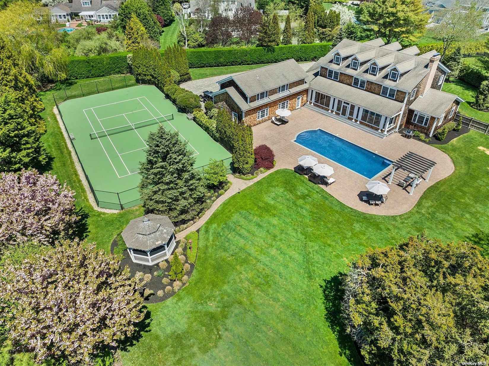 15 Bridle Path  