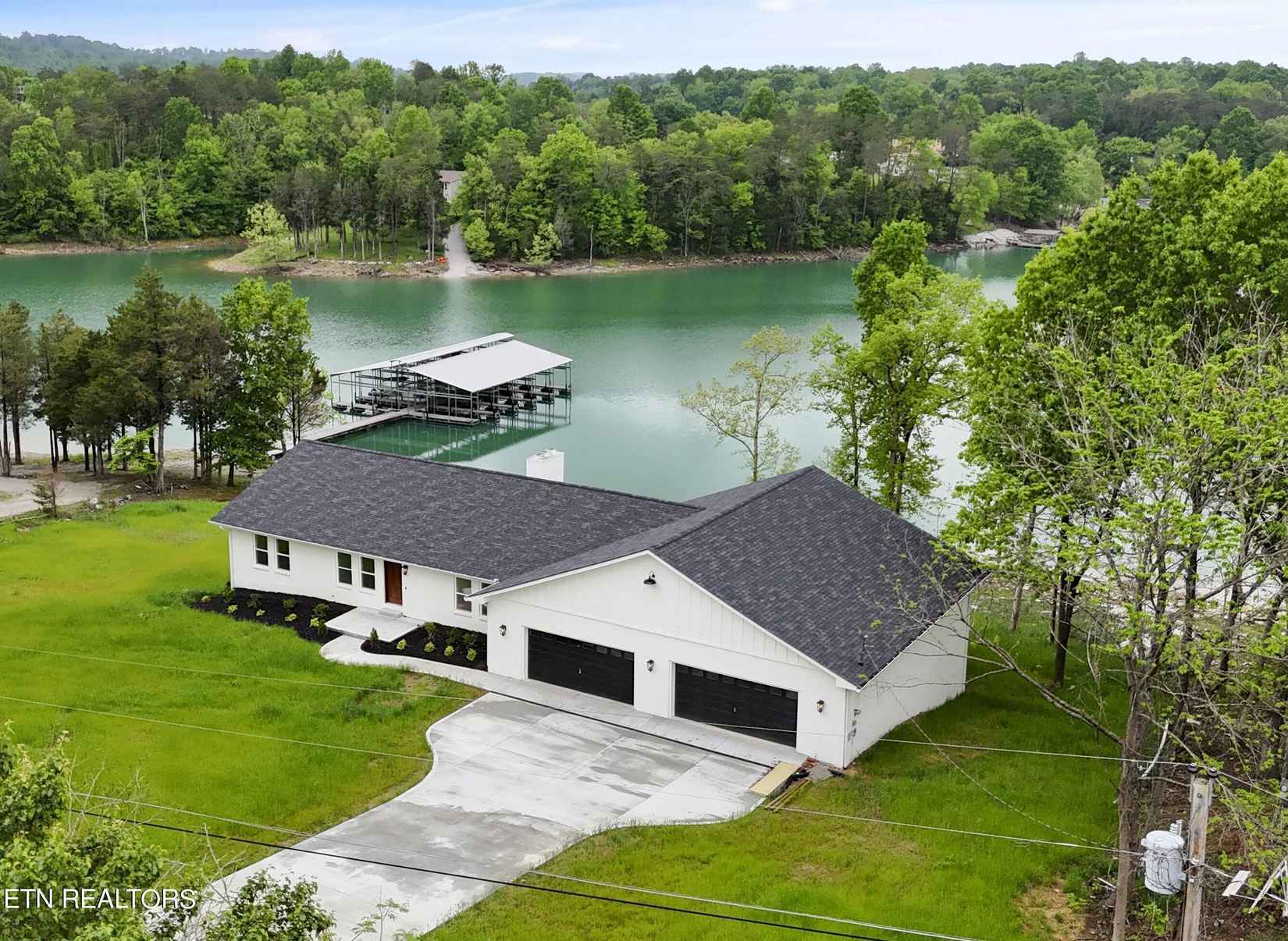 860 Shawnee Dr  