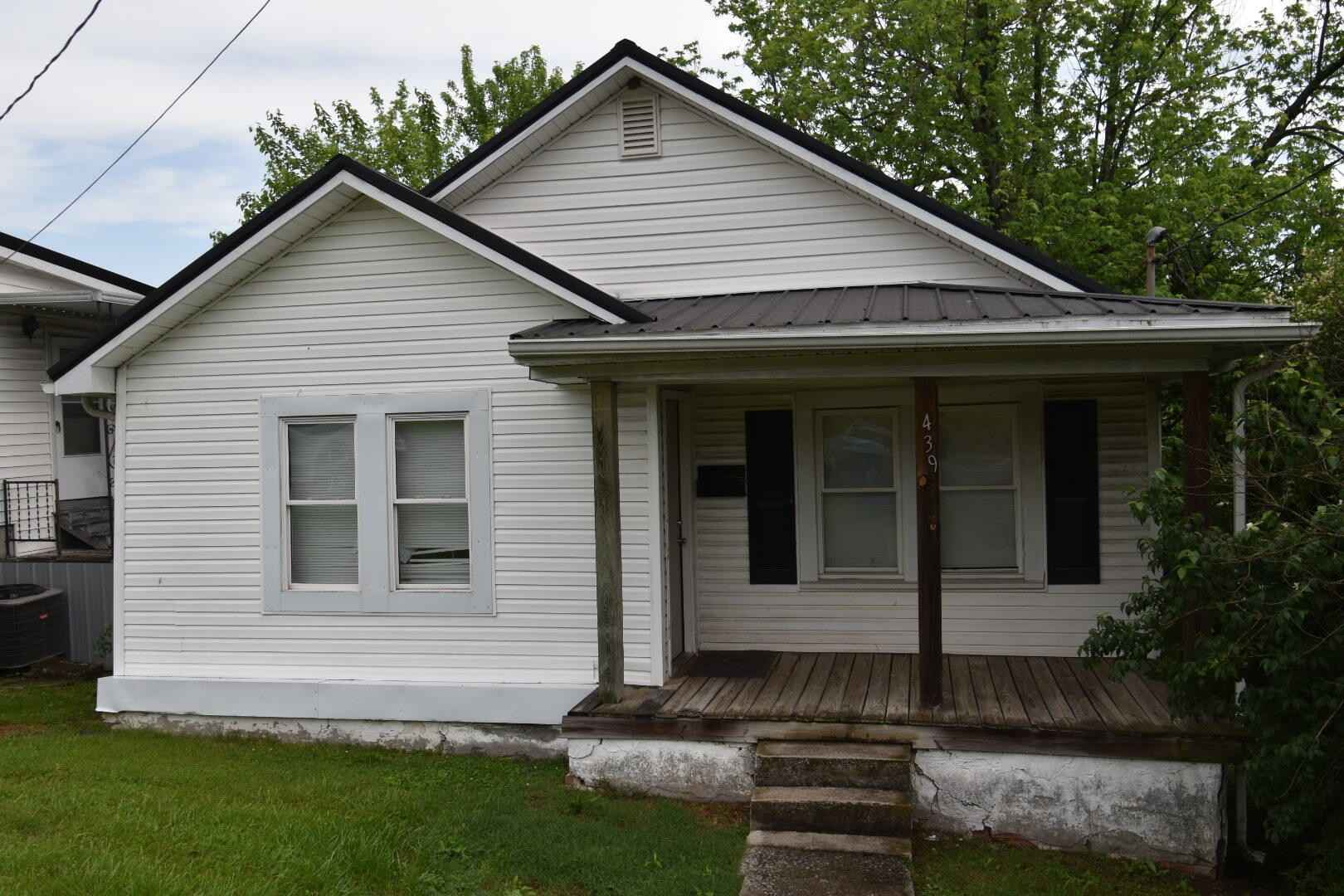 439 Larue St  